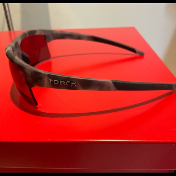 BRAND NEW!!!!! Torch Sunglasses - Picture 4 of 5